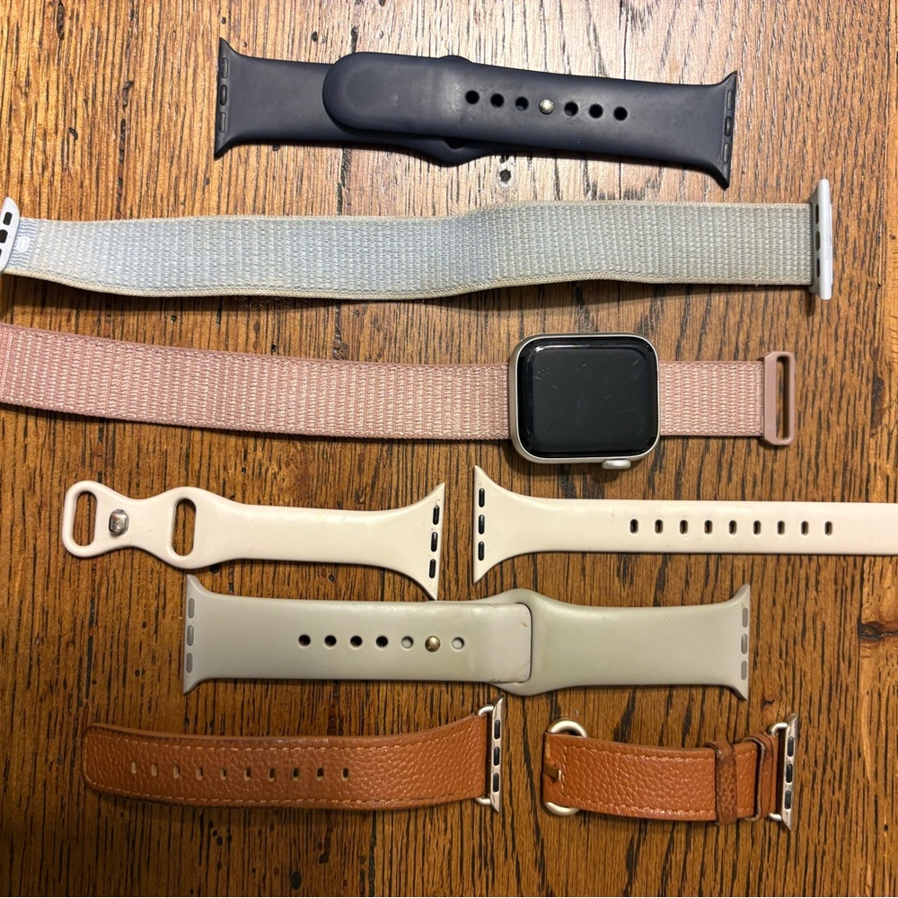 Apple Watch SE 40mm GPS 2nd Gen with Multiple Bands